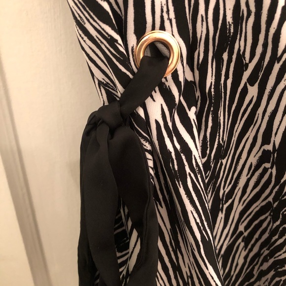 Lane Bryant Plus Size top. Size 14-16. - Picture 2 of 4